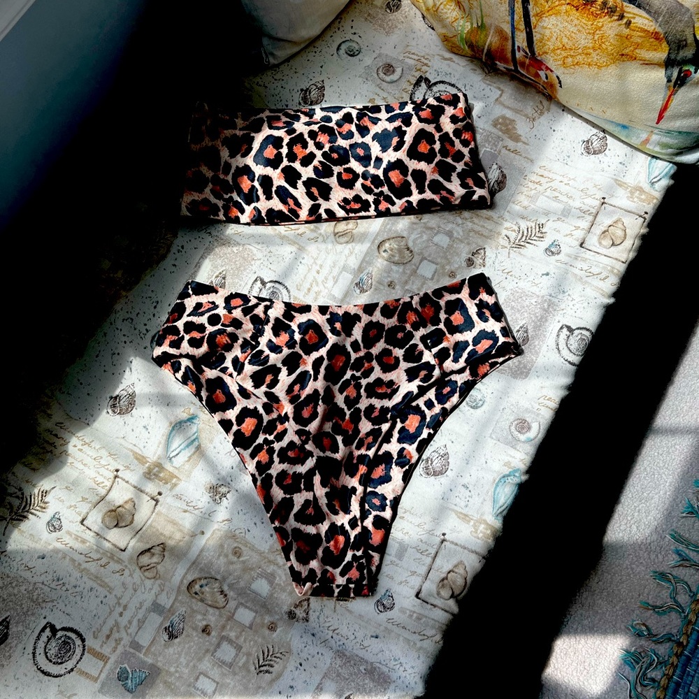 Two piece swimsuit leopard print